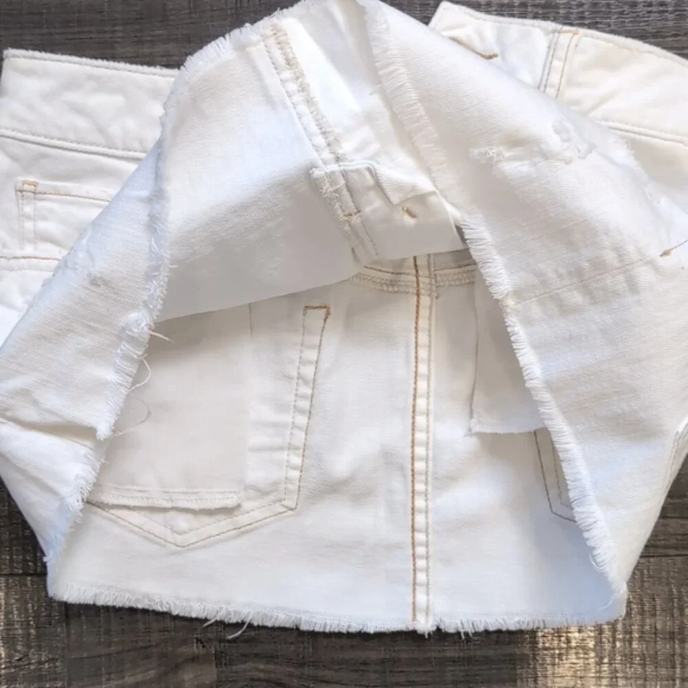 💠 American Eagle White Distressed Denim Mini Skirt Womens Size 6 Stretch - Picture 6 of 12